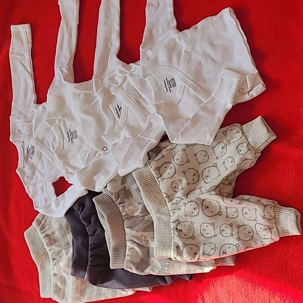 Boy's Preemie Gerber Tops & Carter's bottoms.      NWOT